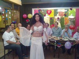 Oryantal Dora... "AVRUPA YAKASI"NIN ERKEKLERİNE ÖZEL SEANS!