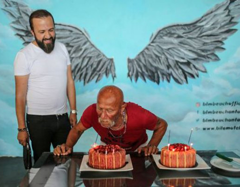 Coşkun Göğen...YEŞİLÇAM'IN KÖTÜ ADAMINA SÜRPRİZ DOĞUM GÜNÜ!