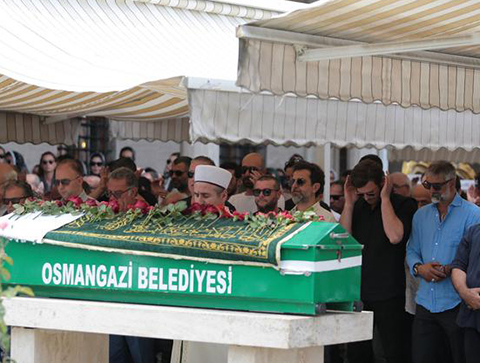 Başak Dizer Tatlıtuğ...BABALAR GÜNÜ'NDE BABA ACISI!