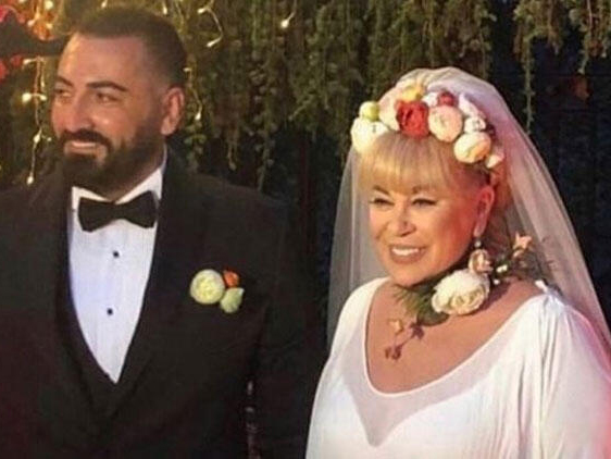 Zerrin Özer...36 SAAT EVLİ KALDI, BOŞANIYOR!