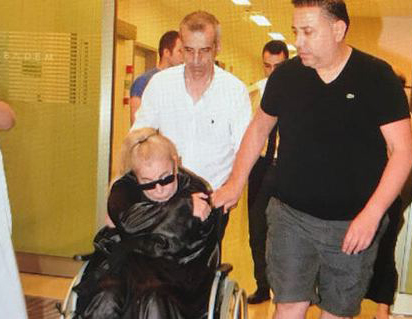 Zerrin Özer...HASTANEYE KALDIRILDI!