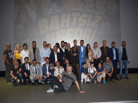 Bahtsız Bedri... TRAJİKOMİK FİLMİN GALASINA YOĞUN İLGİ!..