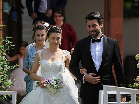 Afili Aşk...DÜĞÜN GECESİ HER ŞEY MAHVOLUR!