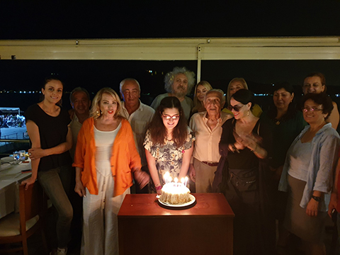 Begüm Kondakçı..YENİ YAŞINI ÜNLÜLERLE KUTLADI!