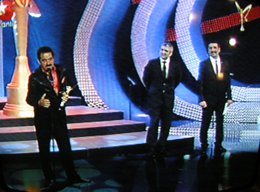 İbrahim Tatlıses ödül alırken şok yaşadı... KEÇİNİN SEVMEDİĞİ OT AĞILIN DİBİNDE BİTERMİŞ!