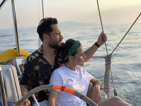 Özgün... YENİ KLİBİNDE EŞİ İLE KAMERA KARŞISINA GEÇTİ!..