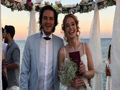 Metin Pıhlıs... BKM OYUNCUSU DÜNYA EVİNE GİRDİ!..