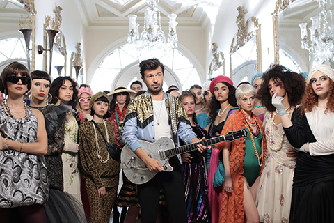 Yalın...RENGAREK KLİP!