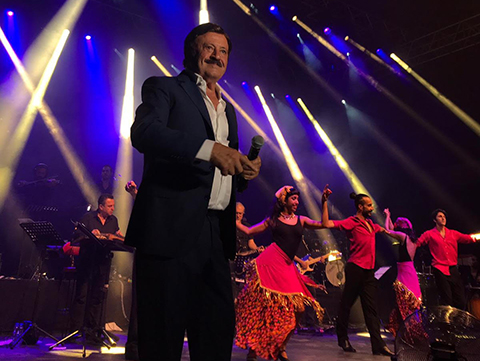 Selami Şahin...'ESKİMEYEN ŞARKILAR' KUŞADASI'NDA!