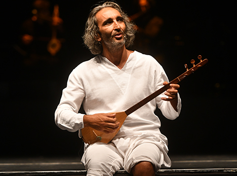 Fırat Tanış...SIRADIŞI GÖSTERİSİ İLE HARBİYE'DE!