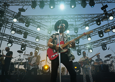 Kenan Doğulu...ALAÇATI'DA PLAJ PARTİSİ!