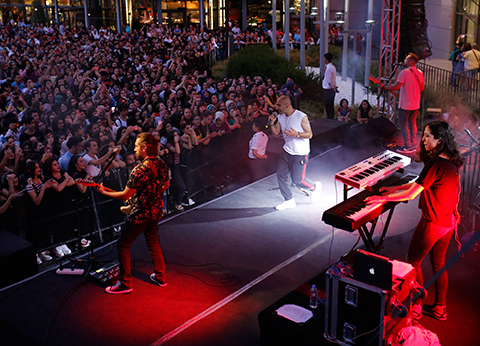 Gripin...BEŞ BİN KİŞİLİK KORO!