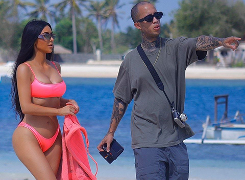 Kim Kardashian...FOTOĞRAFÇISININ TACİZ ETTİ KADINLARA DESTEK!