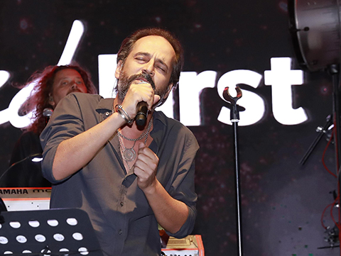 Timuçin Esen...SAHNEYE İYİCE ISINDI!