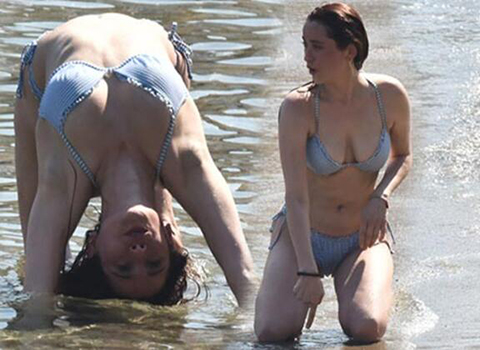 Elif Kaya...BİKİNİ İLE AMUDA KALKMA MODASINA UYDU!