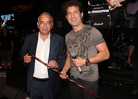 Kıraç...OĞLU İÇİN BASTON İSTEDİ!