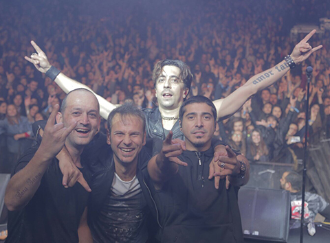 maNga... KONSERLERDE ÇOCUKLARI EŞLİK EDİYOR!