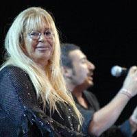 Zerrin Özer... SEVGİLİ DEĞİLİZ!