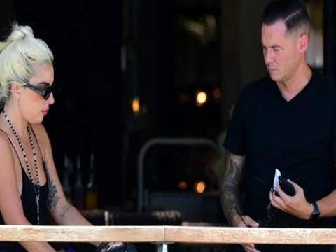 Lady Gaga... SOL GÖSTERİP SAĞ VURDU!..