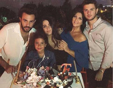 Sibel Can...49 YAŞA MÜTEVAZI KUTLAMA!