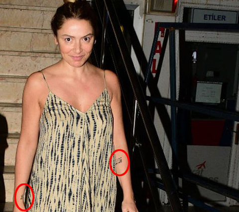 Hadise...DÖVDÜRMEDİĞİ YER KALMADI!