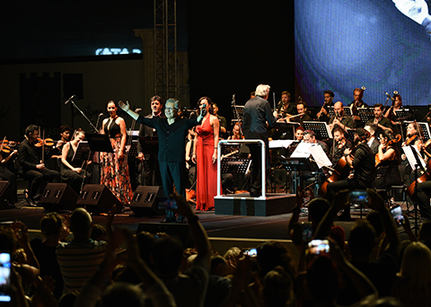 Zülfü Livaneli...SEVDALIM HAYAT SENFONİSİ KUŞADASINDA YANKILANDI!