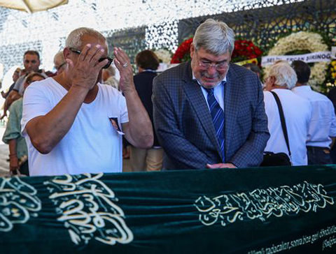 Umur Bugay...SON YOLCULUĞUNA UĞURLANDI!