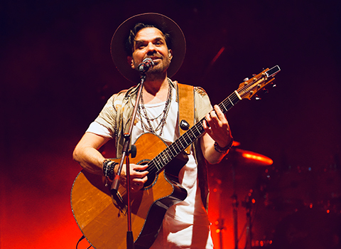 Kenan Doğulu..BU YAZ ARI GİBİ ÇALIŞTI!