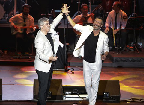 Hakan Altun - Cengiz Kurtoğlu...SAHNEDE SEVİMLİ MİSAFİR!