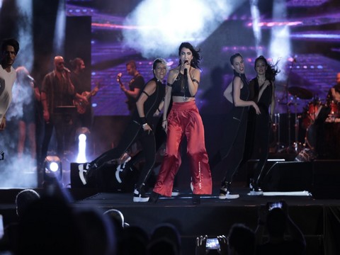 Hande Yener... VİZE FESTİVALİ'NE GÖRKEMLİ KAPANIŞ!..