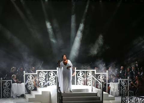 Nükhet Duru...HARBİYE'DE ''ÖZEL BİR GECE''!