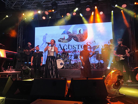 Burcu Güneş...BEŞİKTAŞ'TA ZAFER ÇOŞKUSU!