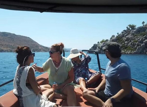 DOSTLAR YUNAN ADALARINDA TATİLDE!