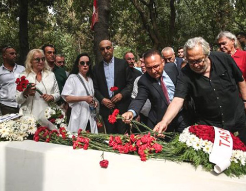 Tarık Akan..."DÜN OLMUŞ GİBİ ÖZLÜYORUZ"