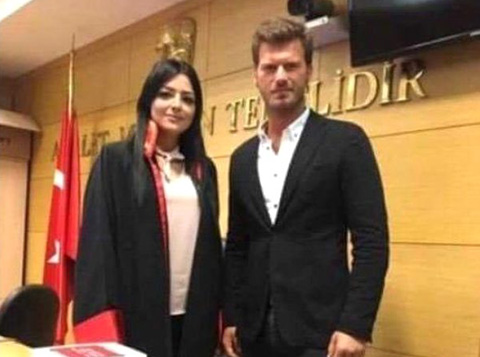 Kıvanç Tatlıtuğ...YAKIŞIKLILIĞI HAKİME HANIMI DA YAKTI!