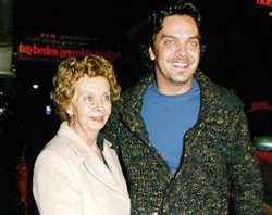 Beyaz... ANNESİ "YABANCI GELİN"İ İSTEMEDİ!