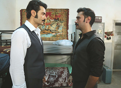 Bir Zamanlar Çukurova...DEMİR VE YILMAZ AYNI KOĞUŞTA!