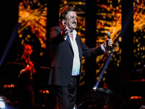 Selami Şahin... "ESKİMEYEN ŞARKILAR" LA NOSTALJİK BİR MÜZİK YOLCULUĞU!..