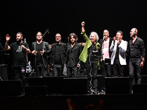 Yeni Türkü... 40. SANAT YILINA ÖZEL BOL KONUKLU KONSER!..