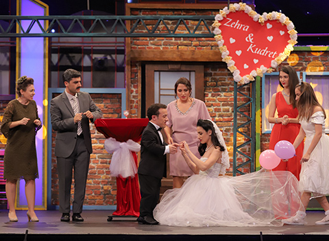 Çok Güzel Hareketler 2..'BAŞKA MEMNU!'