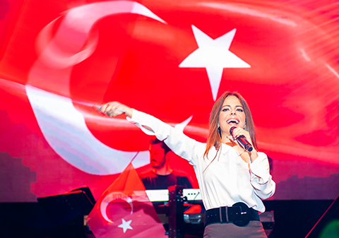 Simge...ALANYA'DA CUMHURİYET KOROSU!