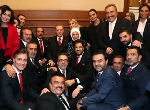 ÜNLÜLER CUMHURİYET RESEPSİYONUNDA!