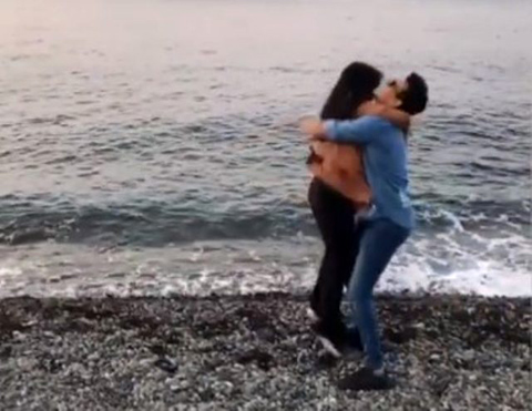 Hanife Gürdal...KEMİK ÇATLATAN KUCAK POZU!