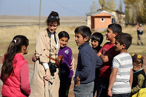 Hande Doğandemir... GÖNÜLLERİ FETH ETTİ