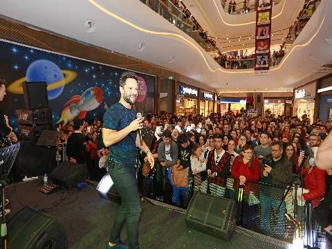 Özgün... OĞLU İLE KAMERA KARŞISINA ÇIKACAK.