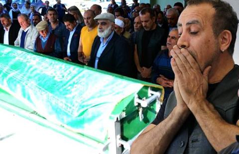 Haluk Levent...ANNESİNİ SON YOLCULUĞUNA UĞURLADI!