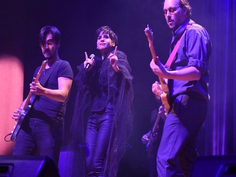 Aydilge... ACISINI HİÇE SAYDI, SOLUĞU SAHNEDE ALDI!..