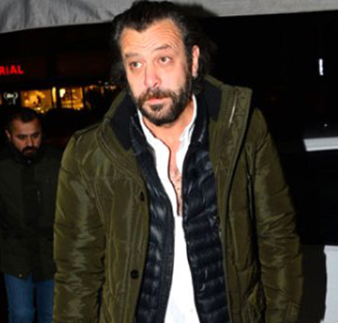 Nejat İşler... SEVGİLİSİYLE ÖPÜŞÜRKEN GÖRÜNTÜLENDİ!