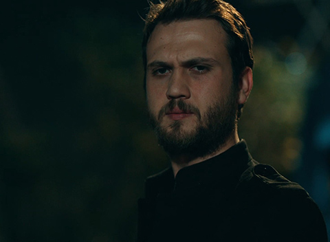 Çukur...“BABA DEDİĞİN OĞLUNU ATEŞE ATMAZ!”