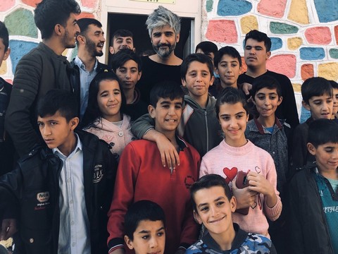 Manuş Baba... KÖY OKULUNA ANLAMLI ZİYARET!..